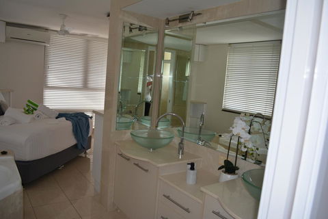 5,  Apartment On The Esplanade - Great Ocean Road Tourism 3