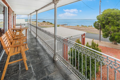 6-bed Oceanfront House With Jacuzzi, Games, Parking - Great Ocean Road Tourism 2