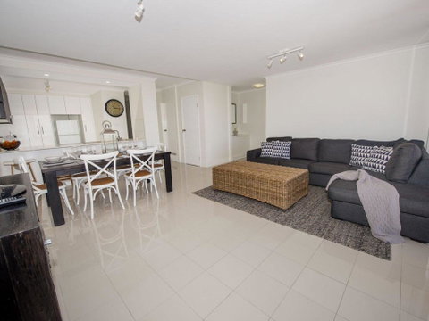 7 'The Crest' 6-8 Tomaree St - Stunning Unit With Spectacular Water Views. - Great Ocean Road Tourism 3