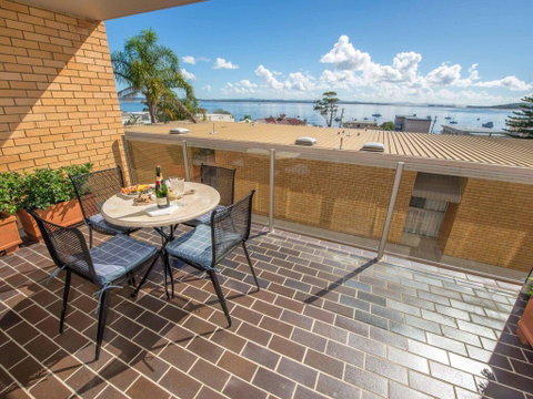 7 'The Crest' 6-8 Tomaree St - Stunning Unit With Spectacular Water Views. - Great Ocean Road Tourism 0