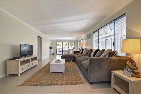 A Little Luxury In Town - Great Ocean Road Tourism 3