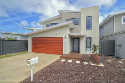 A Little Luxury In Town - Great Ocean Road Tourism 0