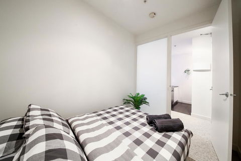 A Spacious & Central 2BR Apt Near Flinders Station - Great Ocean Road Tourism 3
