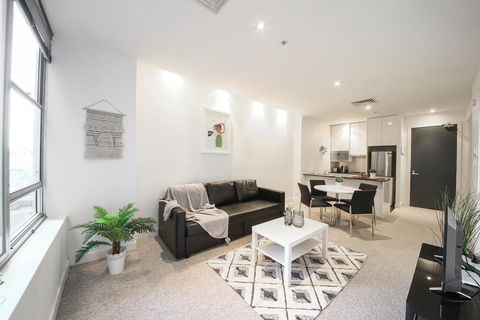 A Spacious & Central 2BR Apt Near Flinders Station - Great Ocean Road Tourism 0