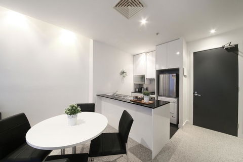 A Spacious & Central 2BR Apt Near Flinders Station - Great Ocean Road Tourism 2