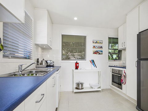 A Stylish Apartment With Noosa Views! - Unit 6 Yaringa 29 Noosa Drive - Great Ocean Road Tourism 3