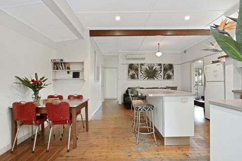 A SWEET ESCAPE - Byron Surf Cottage - Walk To Byron - Great Ocean Road Tourism 3
