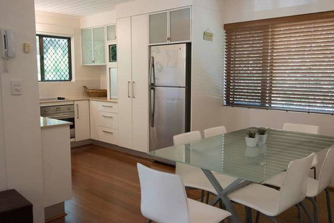 Absolute Beachfront - Mooloolaba - Great Ocean Road Tourism 1