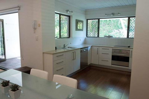 Absolute Beachfront - Mooloolaba - Great Ocean Road Tourism 3