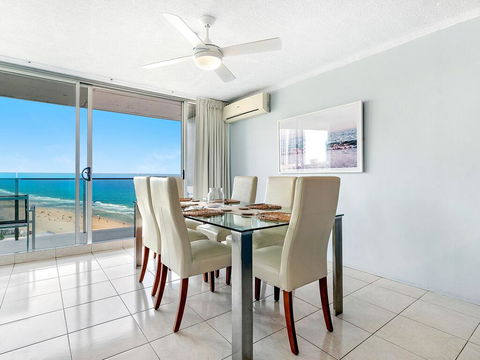 Absolute Beachfront In The Heart Of Surfers Paradi - Great Ocean Road Tourism 3