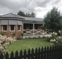 Acacia House - Central Healesville - Yarra Valley - Great Ocean Road Tourism