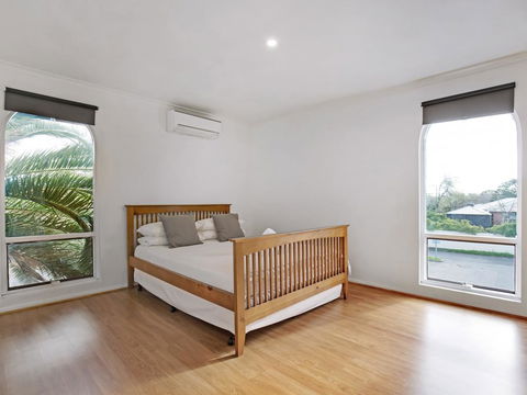 Adelaide Holiday Homes - Great Ocean Road Tourism 0