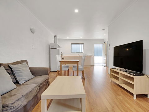 Adelaide Holiday Homes - Great Ocean Road Tourism 2