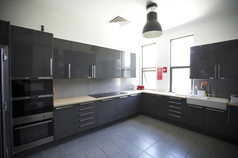 EBS Sydney Hostel - Great Ocean Road Tourism 4