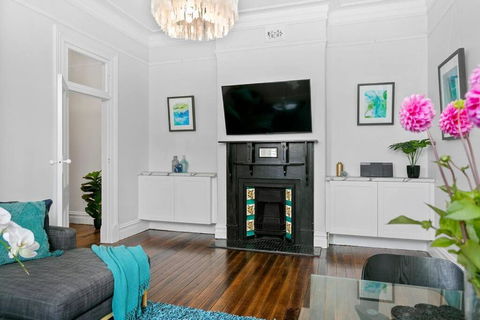 EDW19 - Stylish 2-Bed, 2-Bath Townhose In Drummoyne - Great Ocean Road Tourism 2