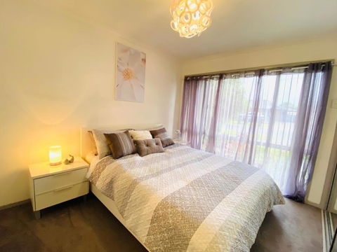 ENTIRE HOME IN WERRIBEE,BEST POSSIBLE LOCATION YOU CAN FIND - Great Ocean Road Tourism 3