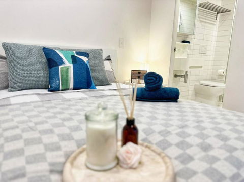 ES2410-2Bed 2Bath Vision Apt With Balcony, Pool & Gym - Great Ocean Road Tourism 0
