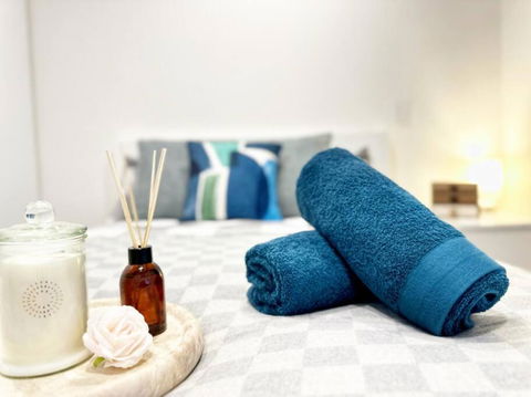ES2410-2Bed 2Bath Vision Apt With Balcony, Pool & Gym - Great Ocean Road Tourism 2