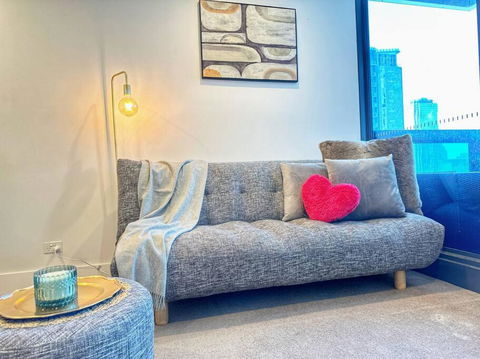 ES2410-2Bed 2Bath Vision Apt With Balcony, Pool & Gym - Great Ocean Road Tourism 1