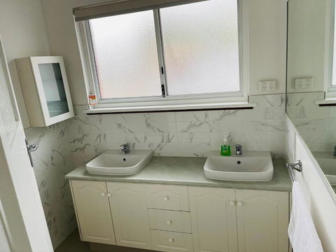Executive Central Home - Great Ocean Road Tourism 2