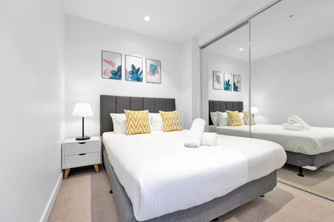 EPORO Tower Modern Apartments Melbourne Central CBD - Great Ocean Road Tourism 1