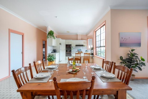 Family Beach House Near Barwon River & Beaches - Great Ocean Road Tourism 3