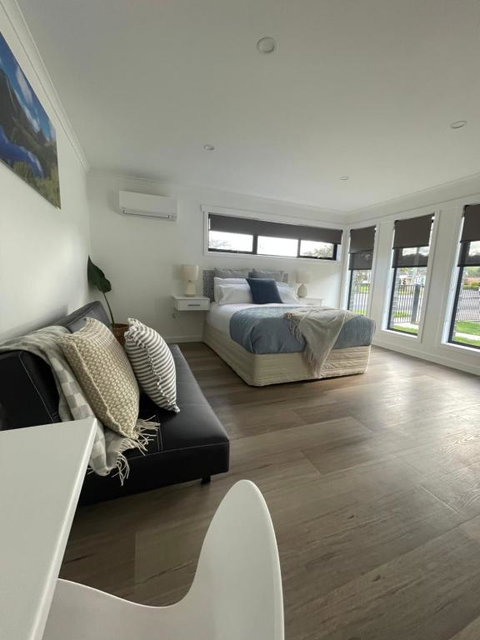 Four Square Short Stay Accommodation Railton - Great Ocean Road Tourism 4