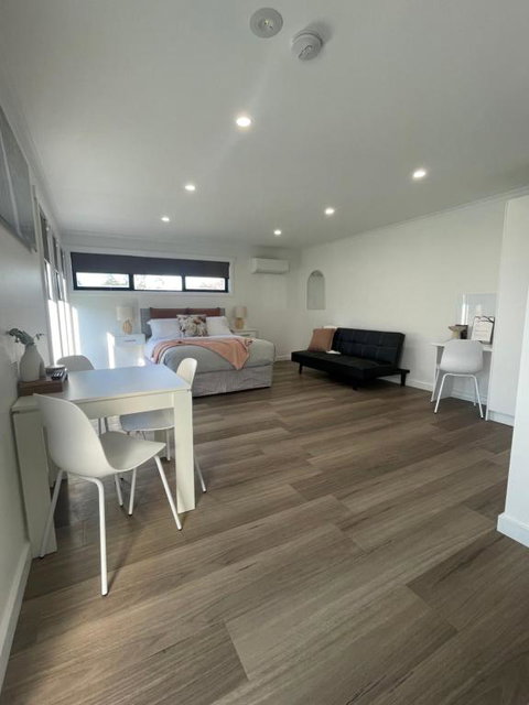 Four Square Short Stay Accommodation Railton - Great Ocean Road Tourism 1