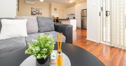 Family Comfort In Blakes Crossing Blakeview With A Short Walk To Shops And Supermarkets - Great Ocean Road Tourism 1
