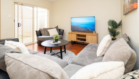 Family Comfort In Blakes Crossing Blakeview With A Short Walk To Shops And Supermarkets - Great Ocean Road Tourism 0