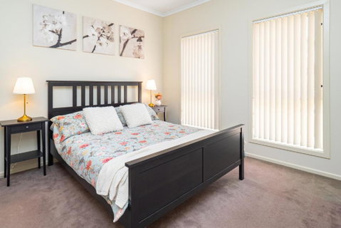 Family Comfort In Blakes Crossing Blakeview With A Short Walk To Shops And Supermarkets - Great Ocean Road Tourism 3