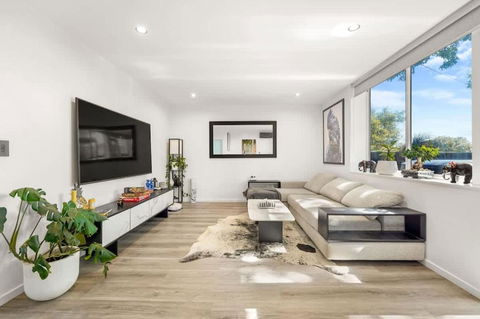 Gardenvale Prize With Private Courtyard Plus Parking - Great Ocean Road Tourism 0