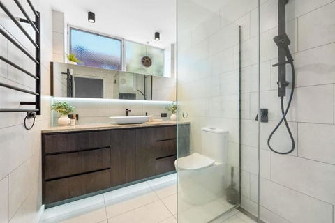 Gardenvale Prize With Private Courtyard Plus Parking - Great Ocean Road Tourism 3