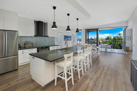 GEORGE8- THE ULTIMATE, FAMILY BEACH HOUSE! - Great Ocean Road Tourism 1