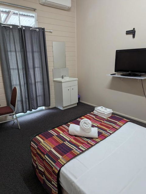 GRAND CENTRAL HOTEL PROSERPINE - Great Ocean Road Tourism 3