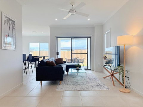 Harmony Heights 4 Beds Villa At Rochedale - Great Ocean Road Tourism 1