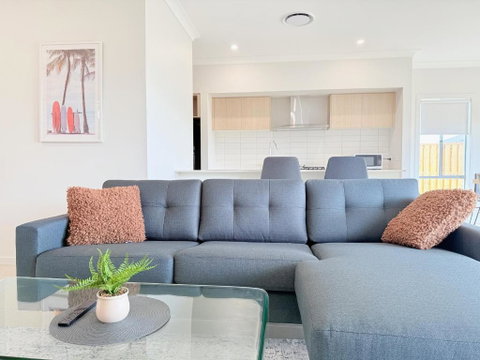 Harmony Heights 4 Beds Villa At Rochedale - Great Ocean Road Tourism 3