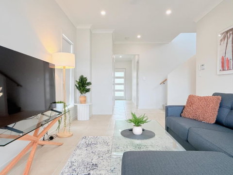 Harmony Heights 4 Beds Villa At Rochedale - Great Ocean Road Tourism 0