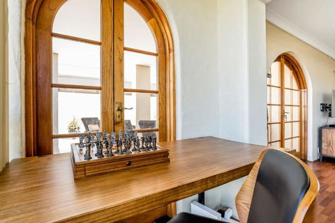 Inner City Pad Indooroopilly - Great Ocean Road Tourism 1