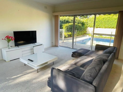 Home In Brighton - Great Ocean Road Tourism 0
