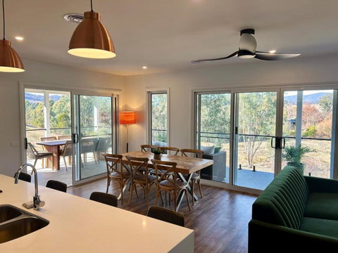 House On The Hill - Great Ocean Road Tourism 1