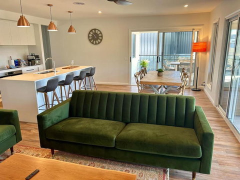 House On The Hill - Great Ocean Road Tourism 3