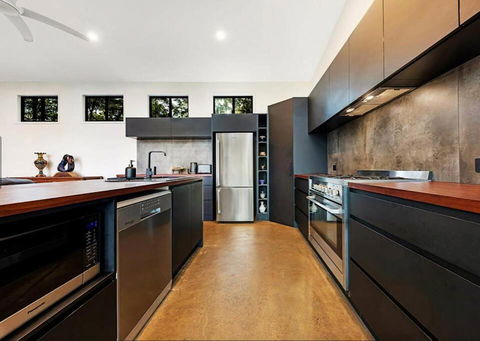 Hunchy Escape - Great Ocean Road Tourism 1