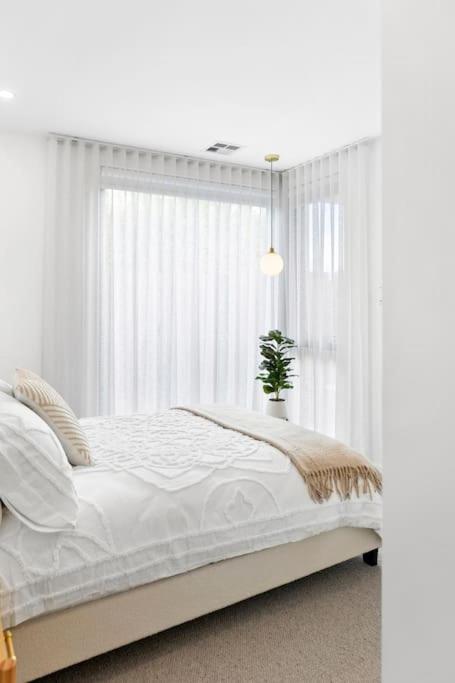 Iluka On The Avenue- 2 Bedroom, 2 Bathroom. New! 150m To Shops - Great Ocean Road Tourism 2