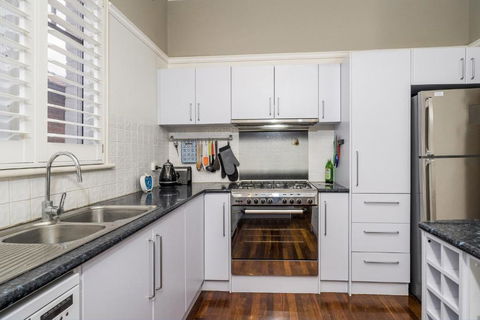 Incredible 3-Bed Renovated Home With Huge Garden - Great Ocean Road Tourism 2