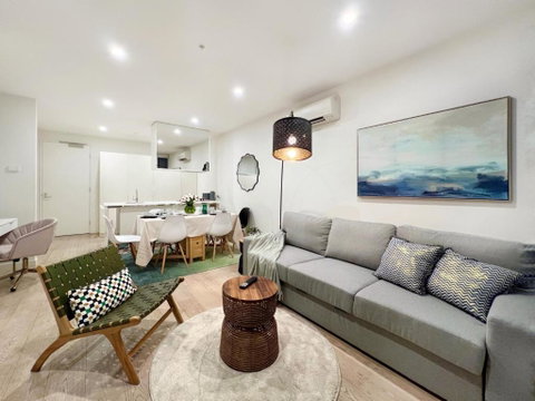 Indulge Luxury Holiday Near Brighton Beach With Private Garden Parking - Great Ocean Road Tourism 1