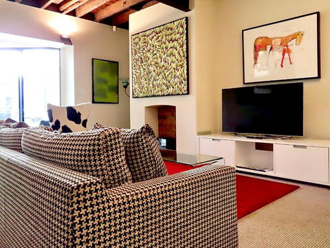 Inner City Executive Living - Great Ocean Road Tourism 0