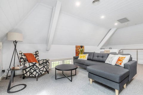 Inner City Living In A Modern Slice Of History - Great Ocean Road Tourism 0