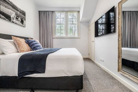 Inner City Living In A Modern Slice Of History - Great Ocean Road Tourism 1