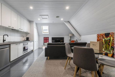 Inner City Living In A Modern Slice Of History - Great Ocean Road Tourism 2